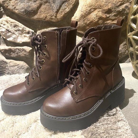 Chelsea boots. Perfect condition. - Picture 4 of 7